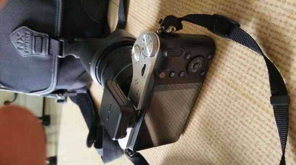 제가 쓰던 삼성카메라 NX200 사진찍어 제업합니다 (중고장터 - 팝니다)