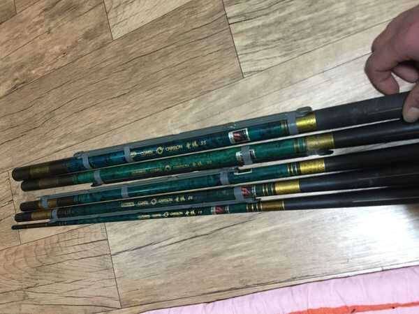 세월흔적 많은 낚시대 (중고장터 - 팝니다)