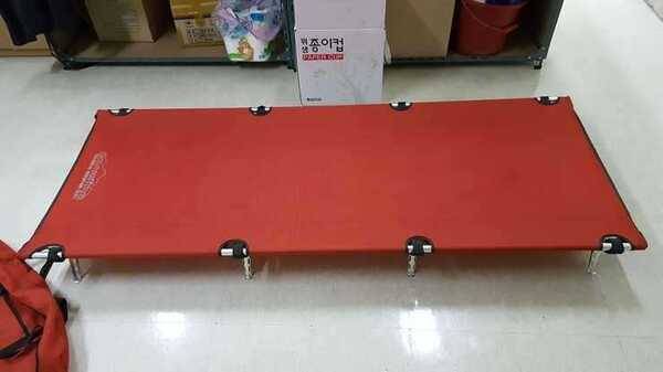 아주 펴리한 야전침대 팝니다 (중고장터 - 팝니다)