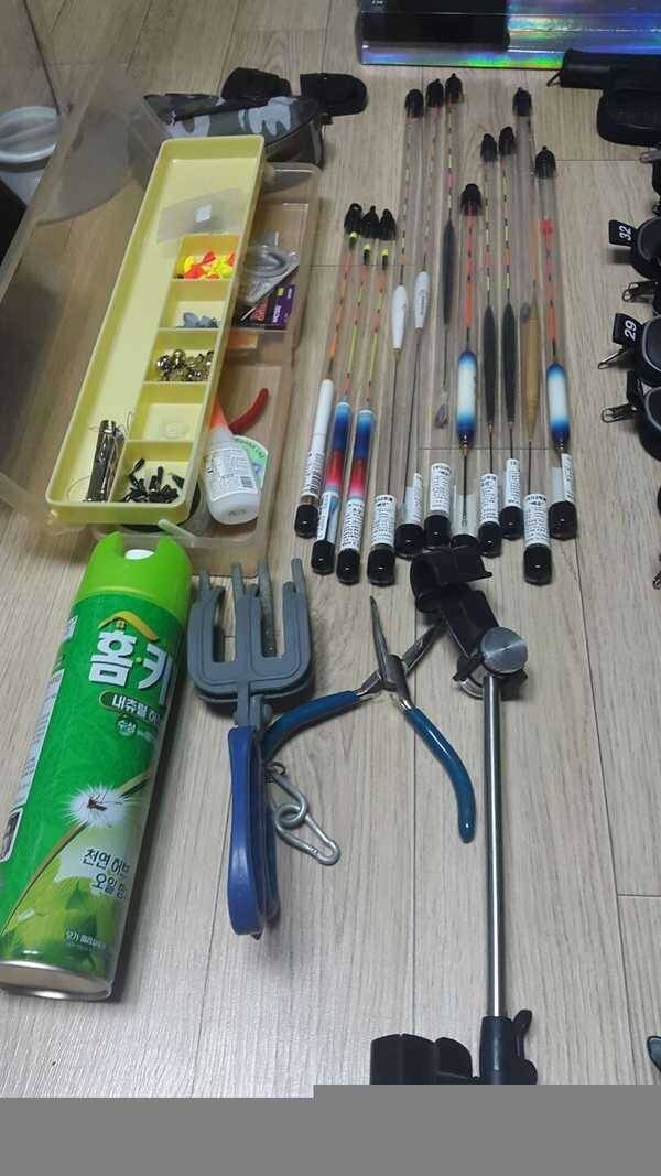 민물낚시 셋트 팝니다 (중고장터 - 팝니다)