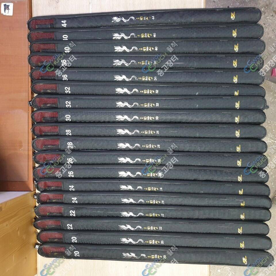 크루션 받침틀과 낚시대 팝니다 (중고장터 - 팝니다)