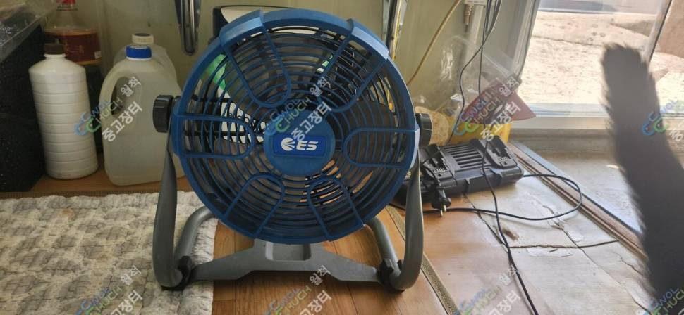 낚시용으로 쓰기 편한 ES 유무선 선풍기 팝니다 (중고장터 - 팝니다)