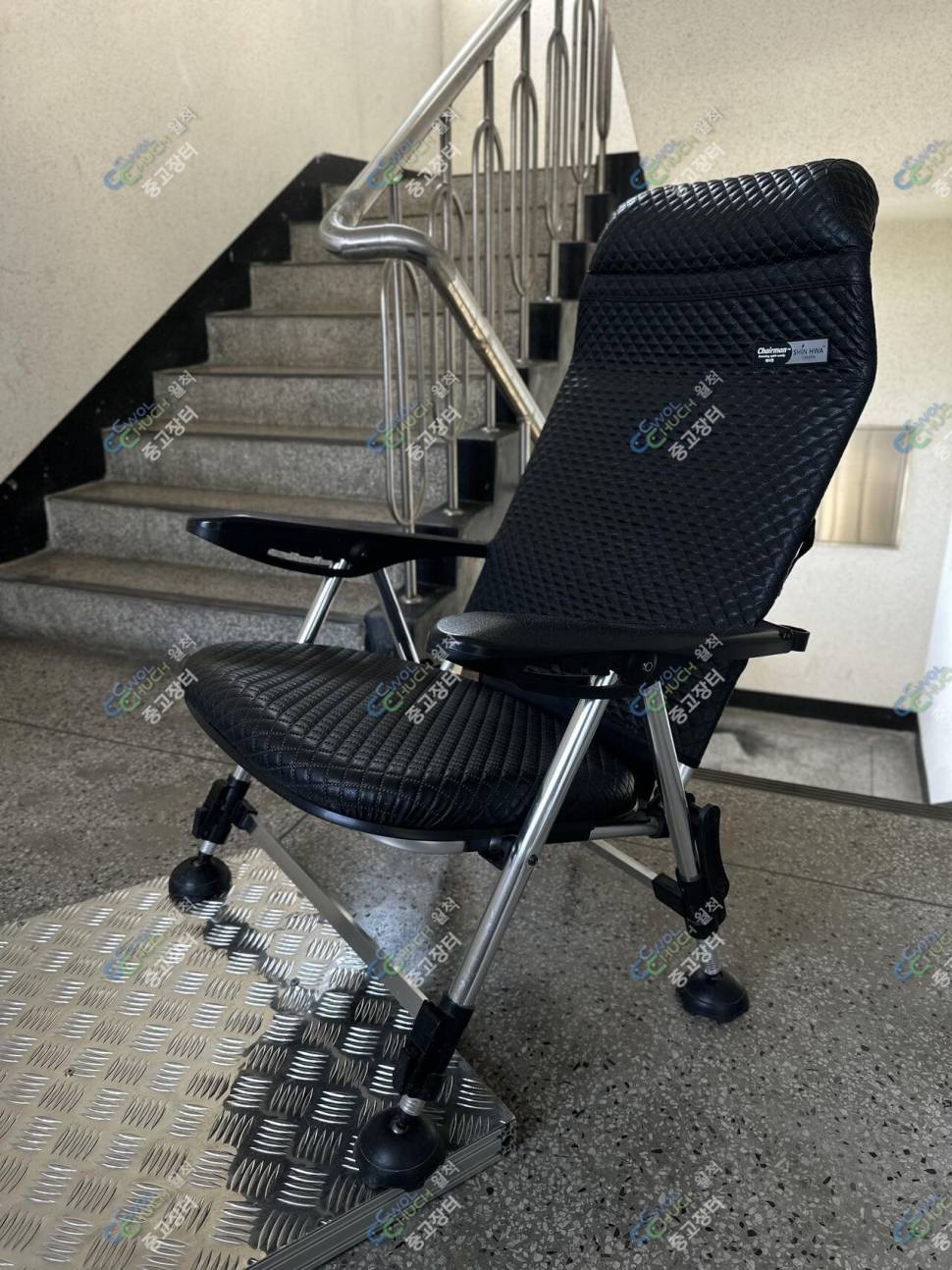 유격 없이 예쁘고 튼튼한 60x80 자작 발판 좌대 65000 원 (중고장터 - 팝니다)