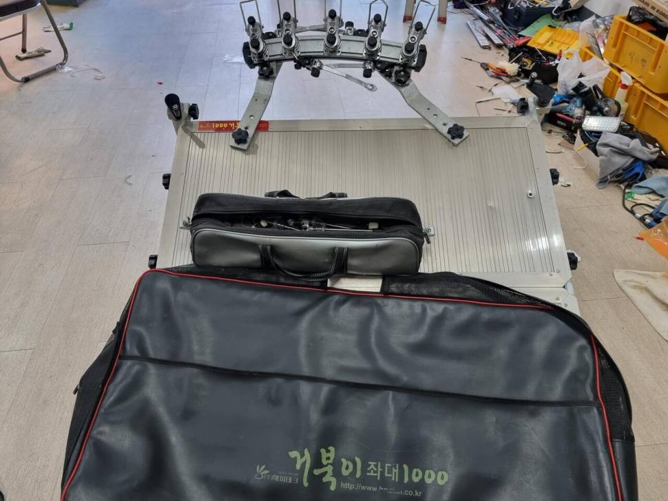 우경받침틀 스마트받침틀확장형 4단 거북이좌대 1000ㅡㅡ1000 싸게팝니다 (중고장터 - 팝니다)