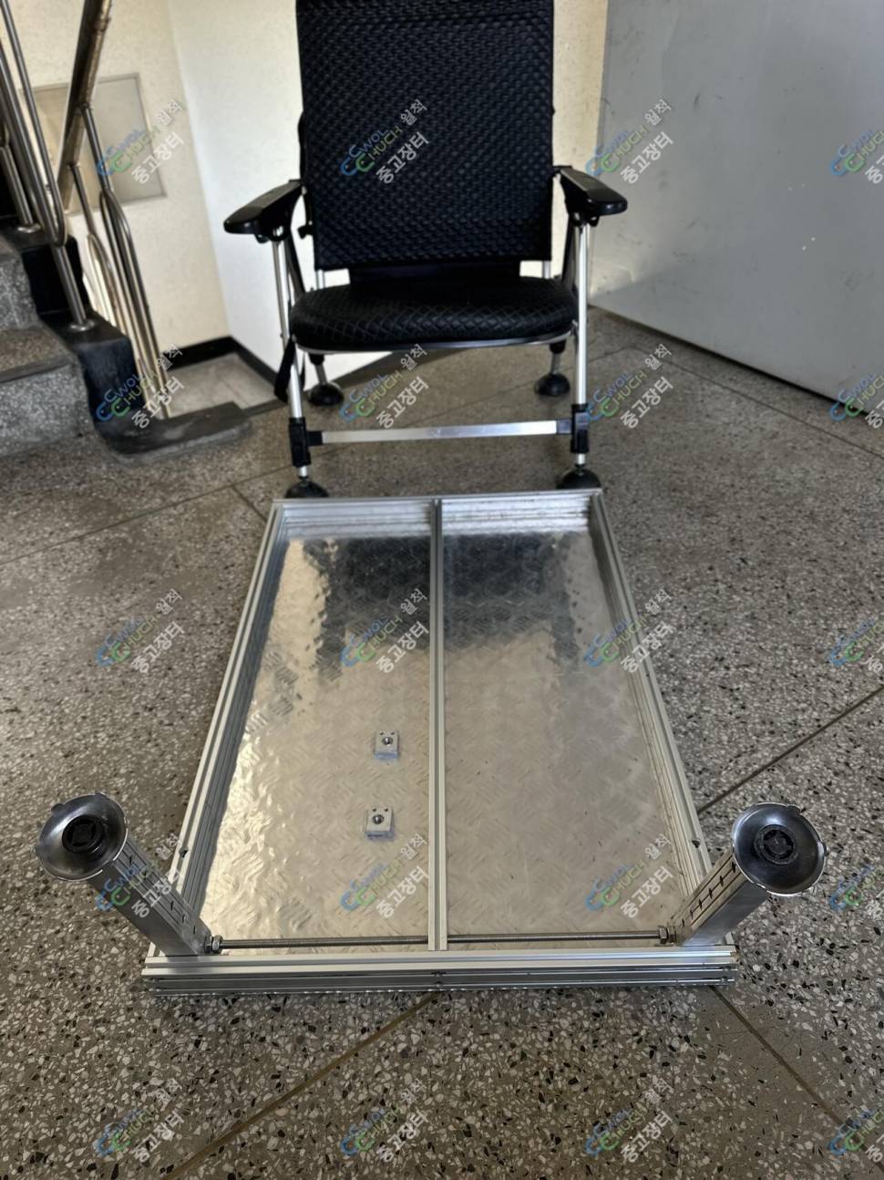유격 없이 예쁘고 튼튼한 60x80 자작 발판 좌대 65000 원 (중고장터 - 팝니다)