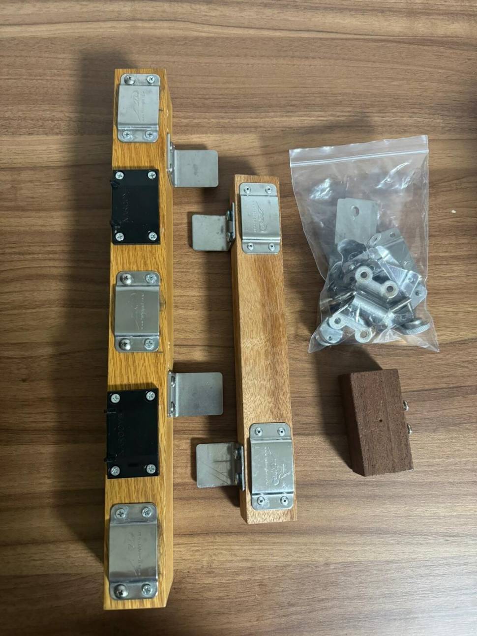 동일레저 원판좌대등 수보낚시대 크루션1단받침틀동일일자브라켓 소좌각목 및 소좌용품 불용찌 소품케이스 기타등등 불용품 정리합니다 (중고장터 - 팝니다)