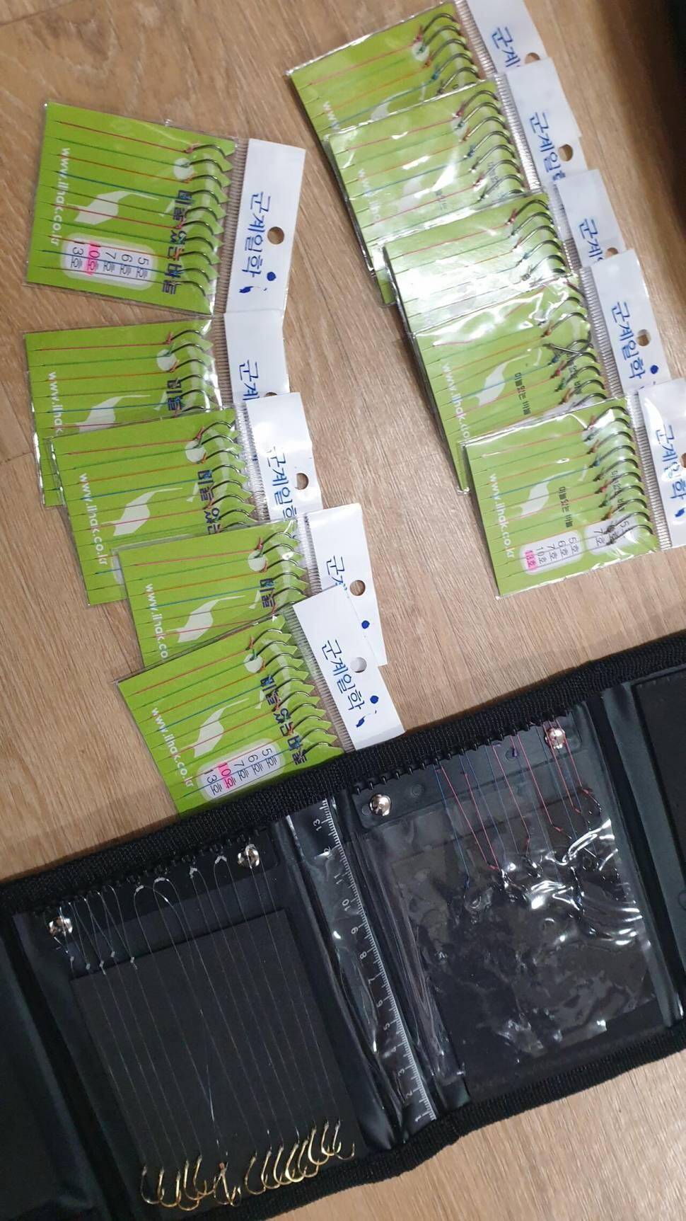 바늘케이스 지렁이통 밑밥주걱 낚시줄 이낭주머니 찌 (중고장터 - 팝니다)