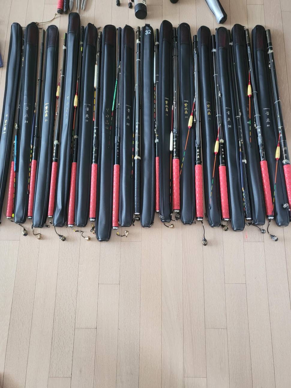 자수정드림붕어큐받침틀 파라솔 낚시용품 팝니다 (중고장터 - 팝니다)