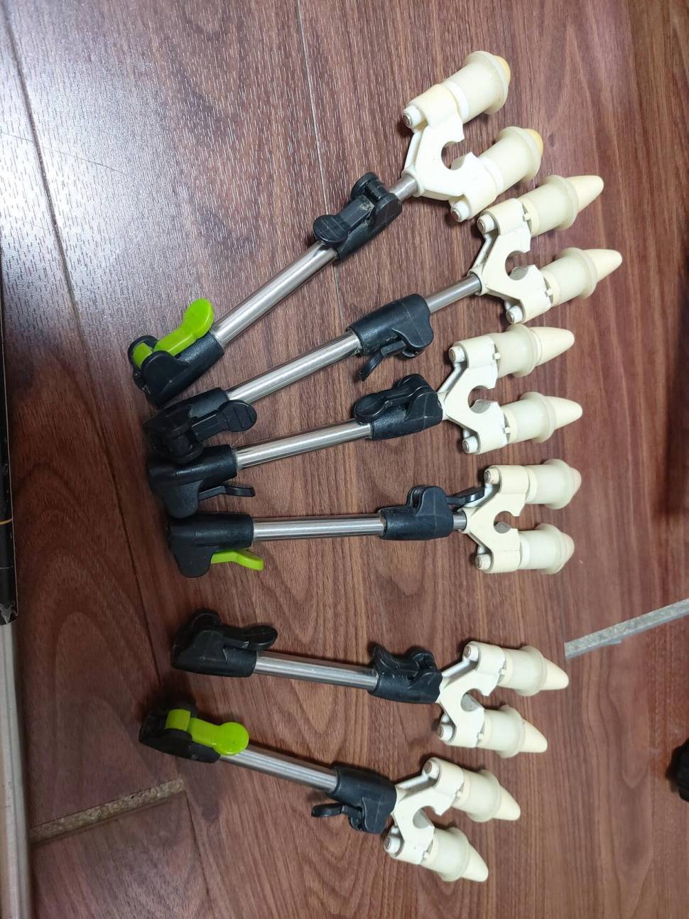 스마트 받침틀6단 대륙자립다리레드 10단 어신감지기 및 릴받침대10단 (중고장터 - 팝니다)