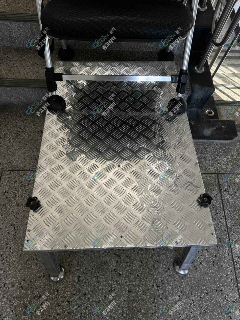 유격 없이 예쁘고 튼튼한 60x80 자작 발판 좌대 65000 원 (중고장터 - 팝니다)