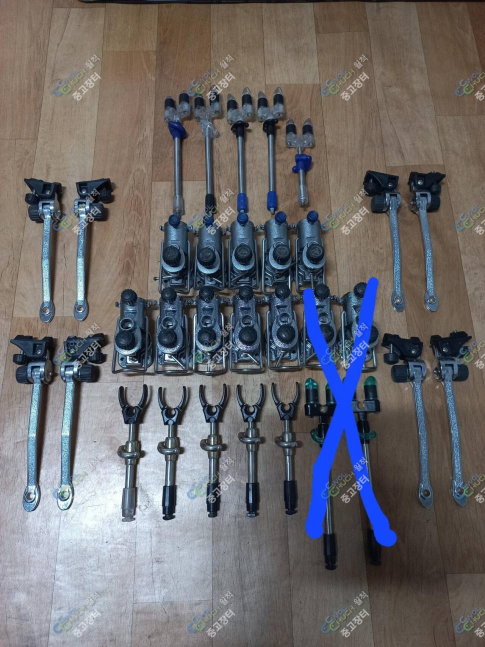 여러가지낚시대35대이스케이프12단새론불좌대1200캠솔파라솔사방팔방각도기낚시용품 (중고장터 - 팝니다)