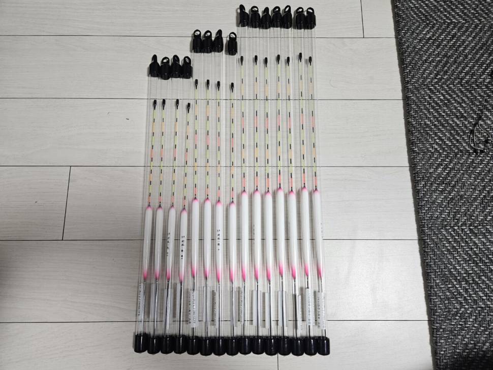 군계일학 오월이 슬림 나노 극소 4개 소 4개 중 7개 및 와이어 스위벨 채비 스네이크형 15개 일괄 (중고장터 - 팝니다)