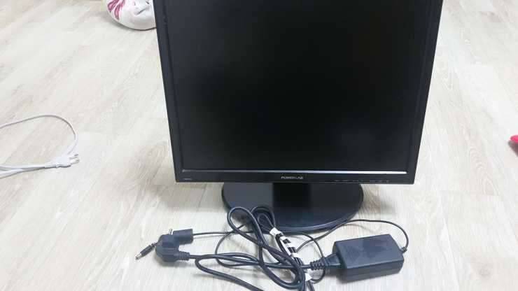 17인치 컴퓨터 모니터 드립니다 (중고장터 - 교환무료)