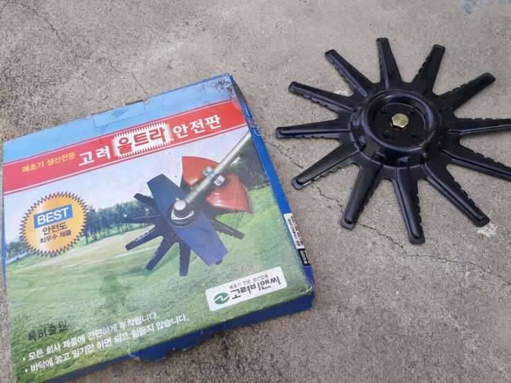 예초기 붕붕이 예초기 안전카바 두개 로 구형 낚시대 (중고장터 - 교환무료)
