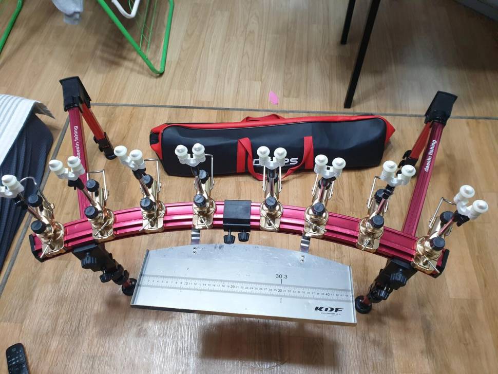 대신피싱네오받침틀 44단 섭다리 셋트 파라솔 또는 평월도 레드낚시대와과 교환원합니다 (중고장터 - 교환무료)