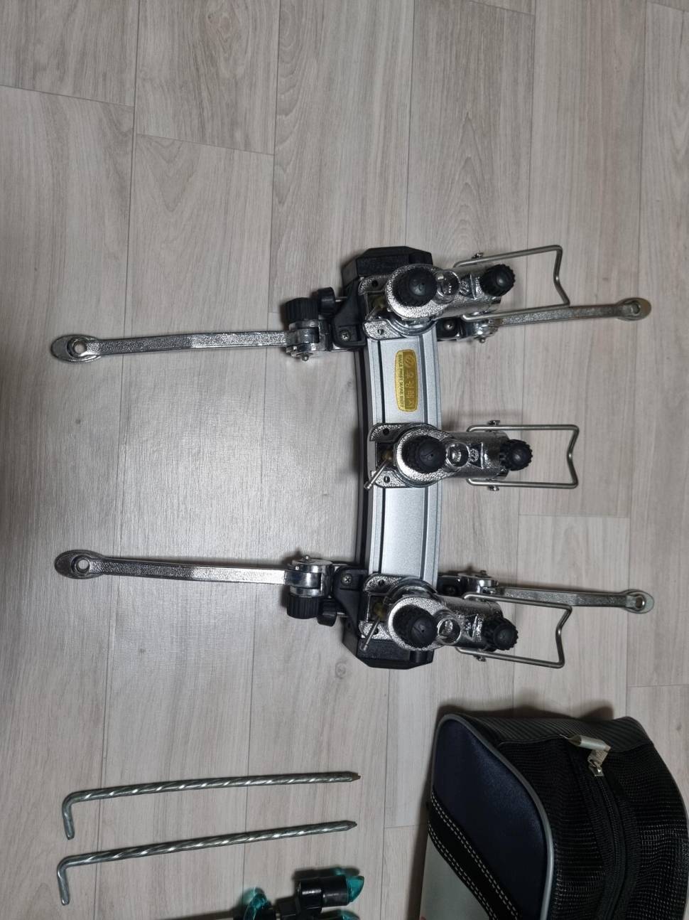 신형 우경3단 받침틀로 청수구형 3단 받침틀이나 구형뭉치 3개와 교환 원합니다 (중고장터 - 교환무료)