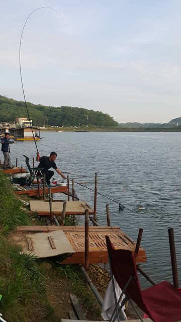 물 맑고 힘 좋은 용인 삼인 낚시터 (유료터정보 - 유료터점주조황)