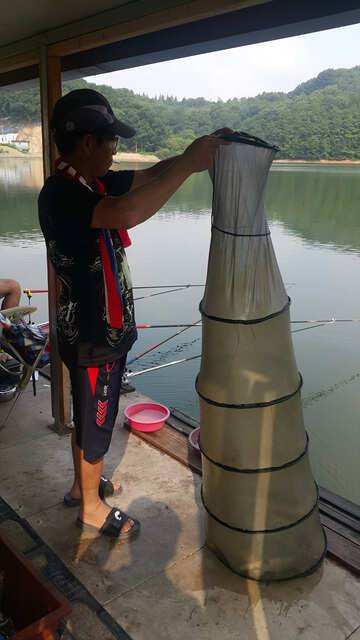 fish_pay_86696_022407_16134.jpg
