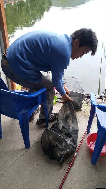 fish_pay_d9a65_022108_79670.jpg