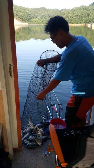 fish_pay_fb834_032009_71047.jpg