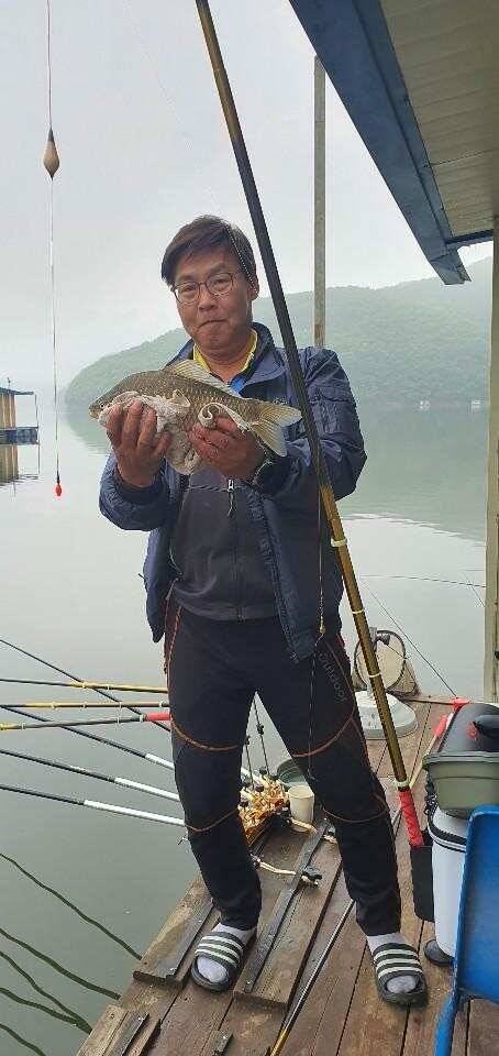 송전지 평택좌대 5월17일 주말조황입니다 (유료터정보 - 유료터점주조황)