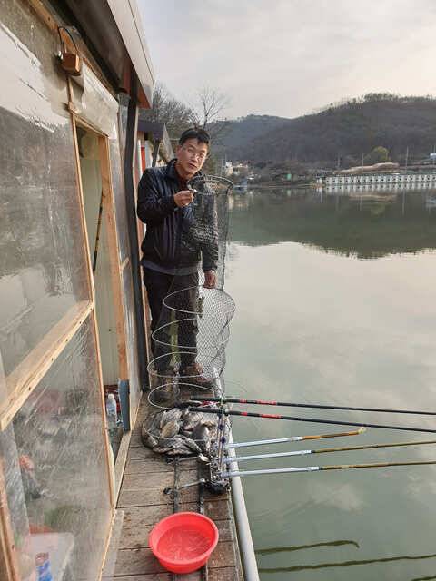 물 맑고 힘 좋은 용인 삼인 낚시터 조황용인 삼인낚시터 (유료터정보 - 유료터점주조황)