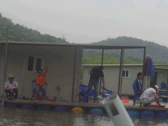 엄청난 폭우와 바람을 맞으며 (유료터정보 - 유료터점주조황)