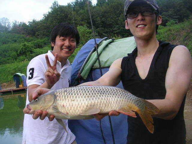 1m 이상 또는 1kg 이상의 장어를 낚는다면 (유료터정보 - 유료터점주조황)