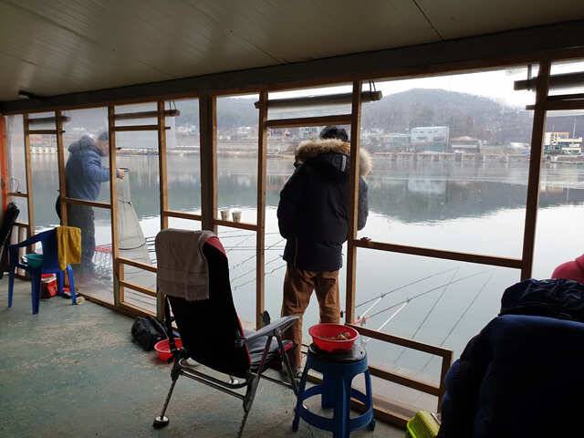 물 맑고 힘 좋은 용인 삼인 낚시터 조황용인 삼인낚시터 (유료터정보 - 유료터점주조황)