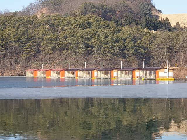물 맑고 힘 좋은 용인 삼인낚시터용인 삼인낚시터 (유료터정보 - 유료터점주조황)