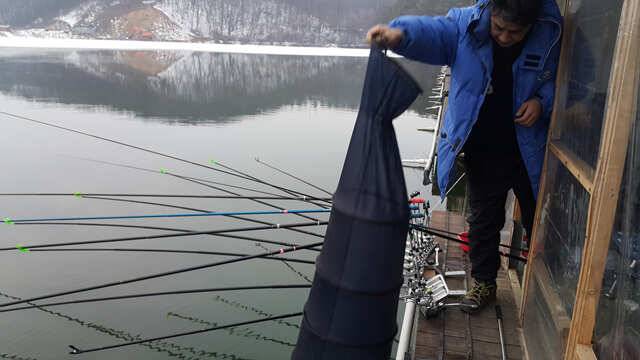 슬슬 입질이 옵니다용인 삼인낚시터 (유료터정보 - 유료터점주조황)
