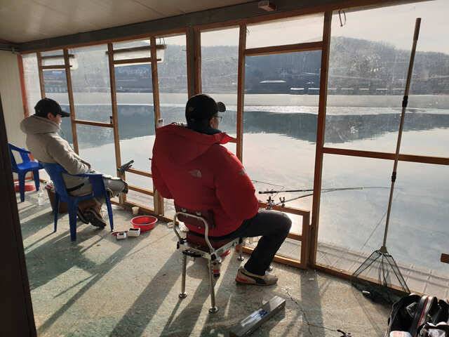 물 맑고 힘 좋은 용인 삼인 낚시터 조황용인 삼인낚시터 (유료터정보 - 유료터점주조황)
