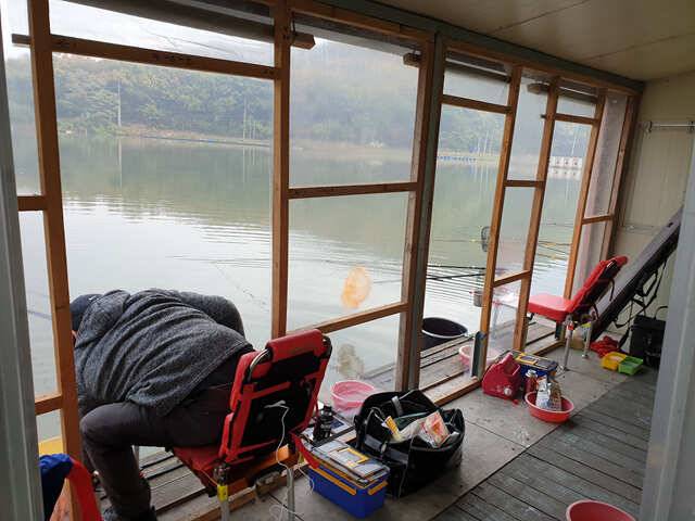물 맑고 힘 좋은 용인 삼인 낚시터 조황용인 삼인낚시터 (유료터정보 - 유료터점주조황)