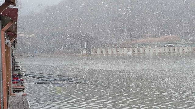 동절기 좌대이용요금 조정하였습니다용인삼인낚시터 (유료터정보 - 유료터점주조황)