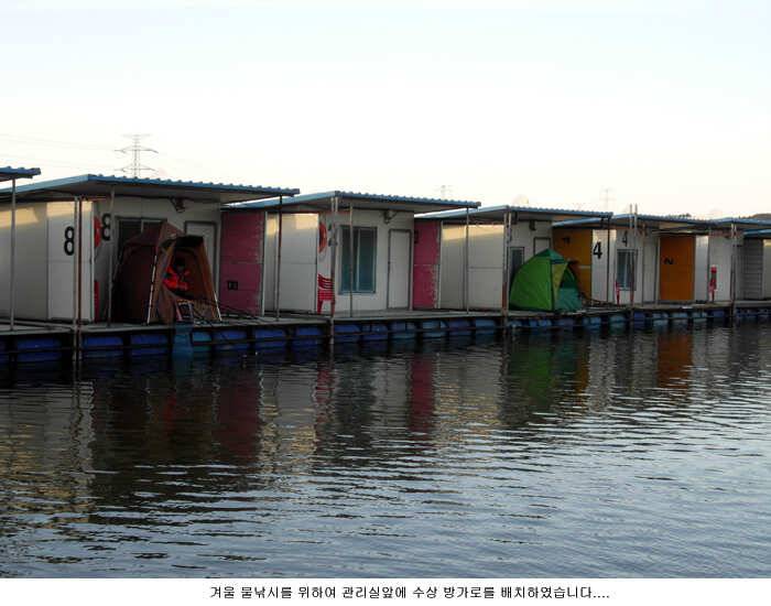 겨울물낚시를 하고 있습니다 (유료터정보 - 유료터점주조황)
