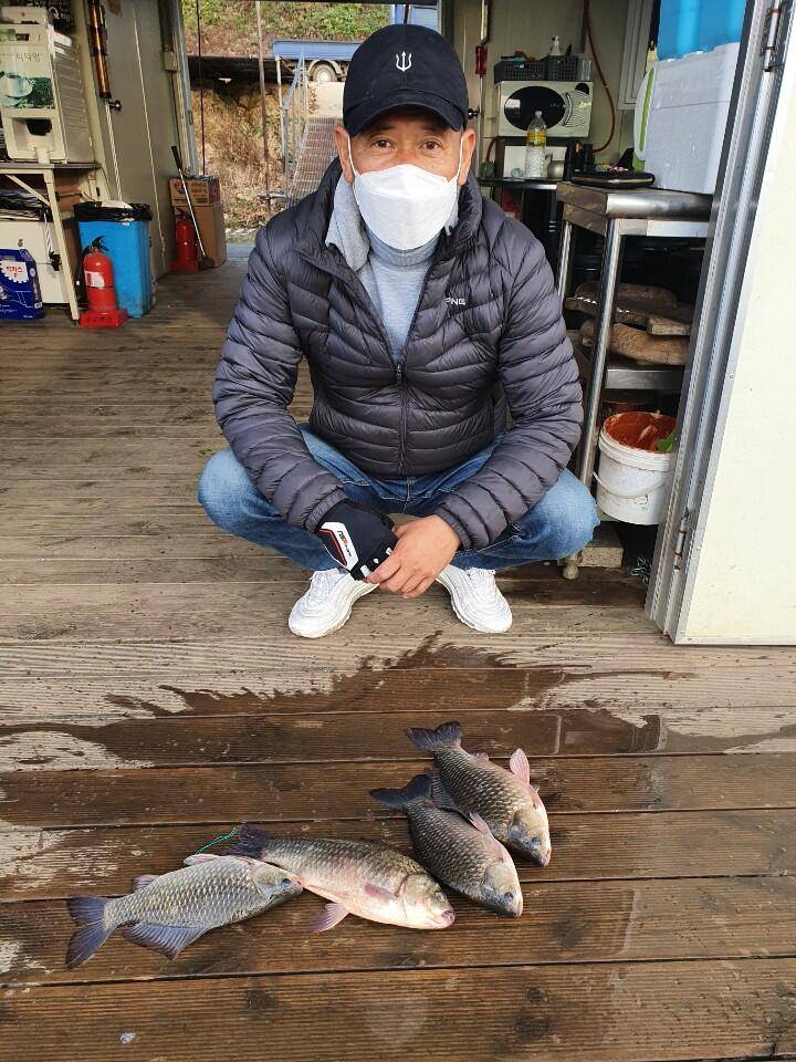 고삼지 상류권 꾸준한 붕어조황입니다 (유료터정보 - 유료터점주조황)