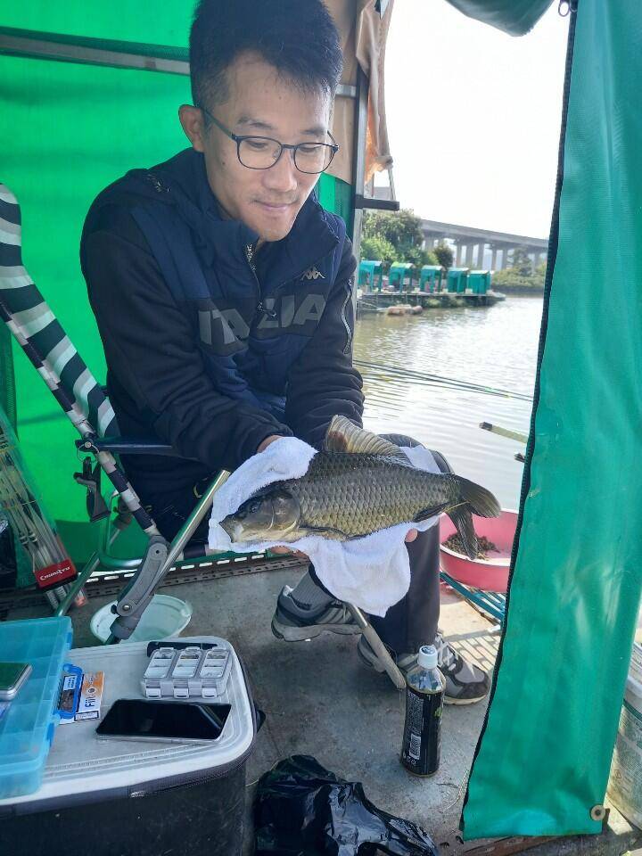 102 일 경주 삼괴정낚시터 조황상황 및 붕어방류입니다 (유료터정보 - 유료터점주조황)