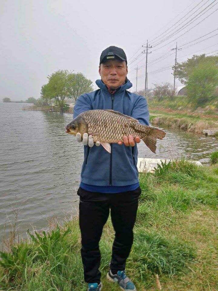 아산 안골지 44Cm 토종대물입니다 (유료터정보 - 유료터점주조황)