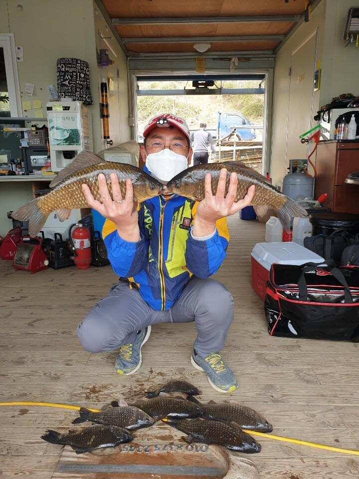 고삼지 상류권 덩어리 행진중 (유료터정보 - 유료터점주조황)
