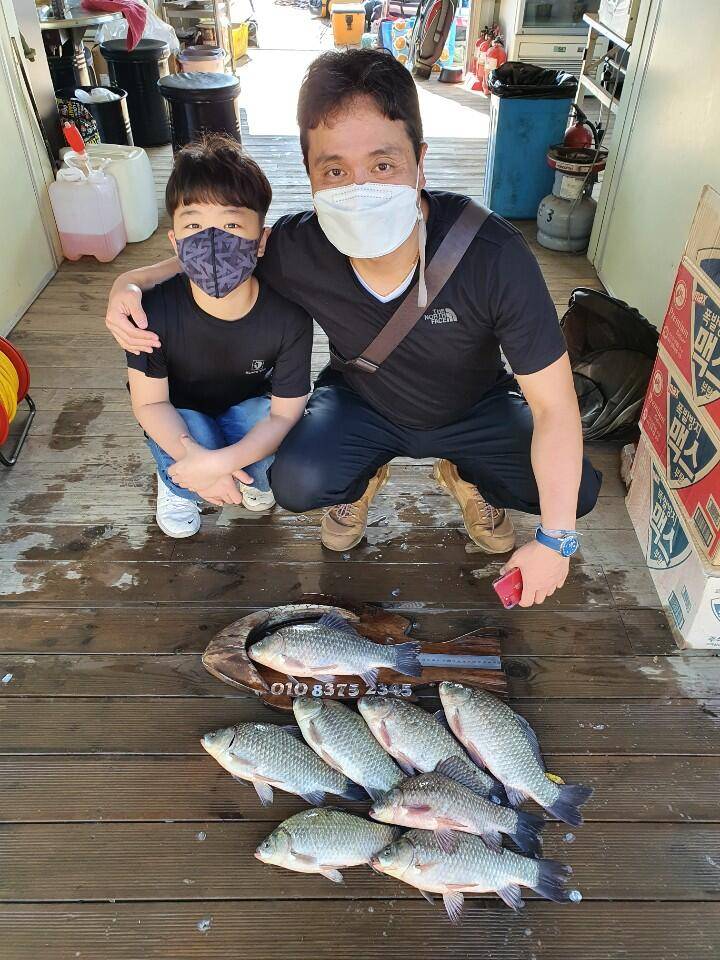 고삼지 상류권 사짜붕어 활발한 조황 (유료터정보 - 유료터점주조황)