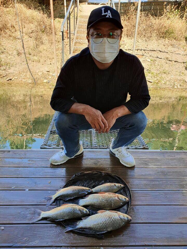 고삼지 상류권 사짜붕어 활발한 조황 (유료터정보 - 유료터점주조황)