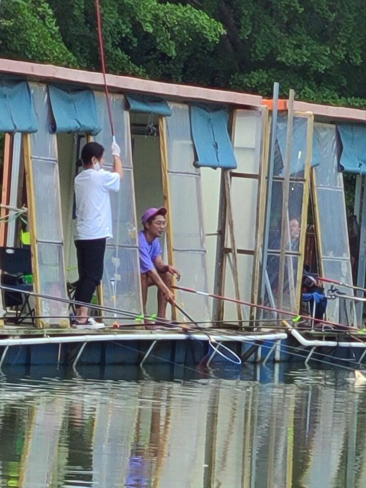 수곡낚티서 노지 좌대낚시 일요일도 고른 조황이 나와줍니다 (유료터정보 - 유료터점주조황)
