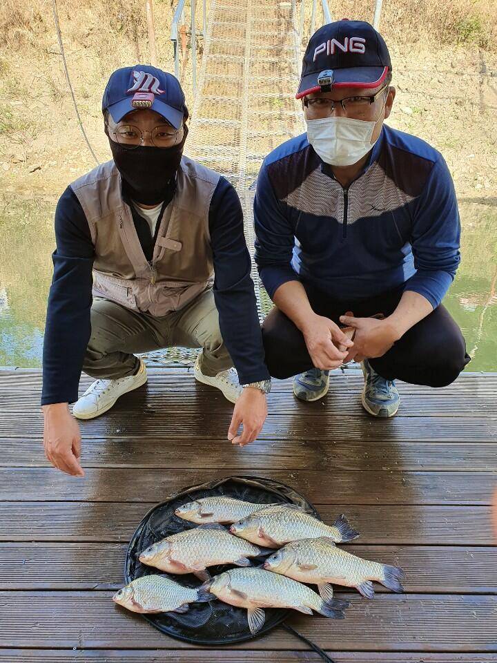 고삼지 상류권 사짜붕어 활발한 조황 (유료터정보 - 유료터점주조황)