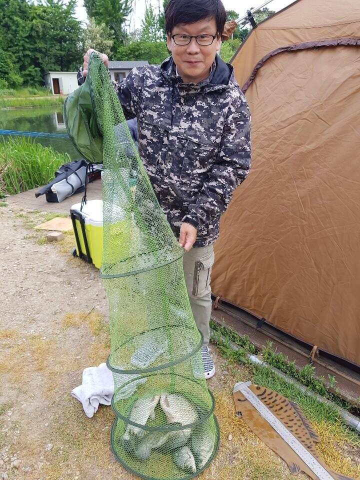 ◎ 하루에 43cm 토종 3마리 그리고 4짜 ◎ (유료터정보 - 유료터점주조황)
