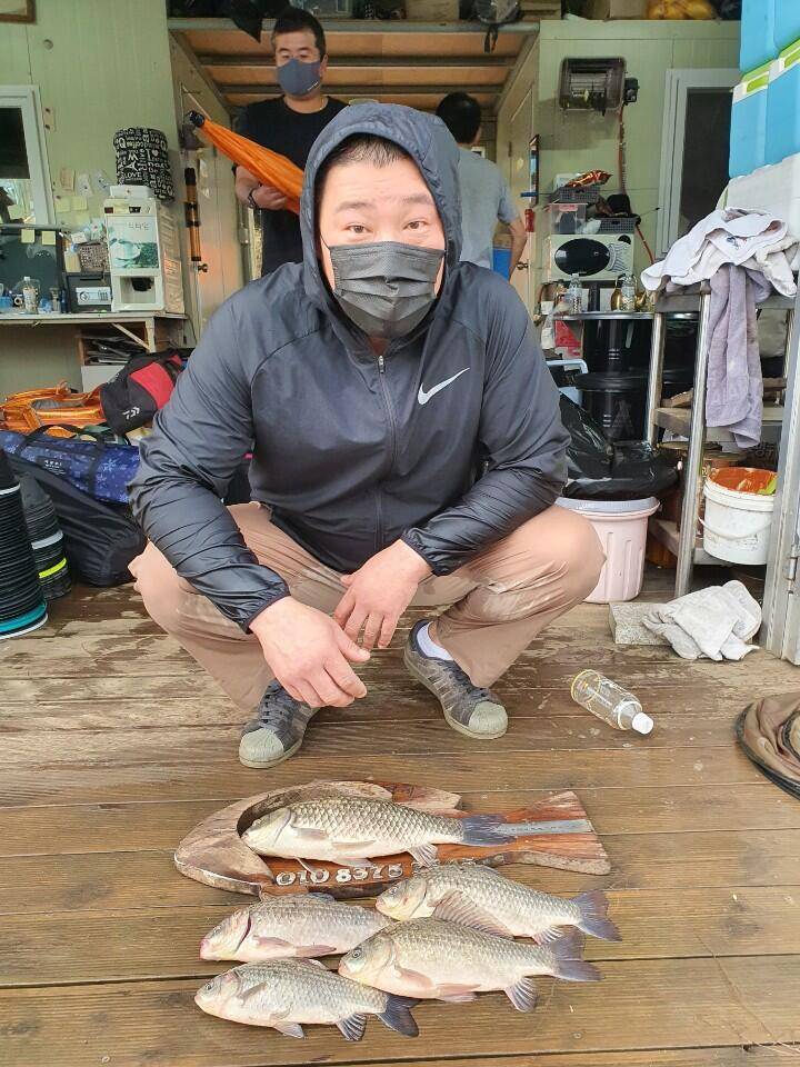 본격적인 가을 시즌 고삼지 붕어낚시 (유료터정보 - 유료터점주조황)