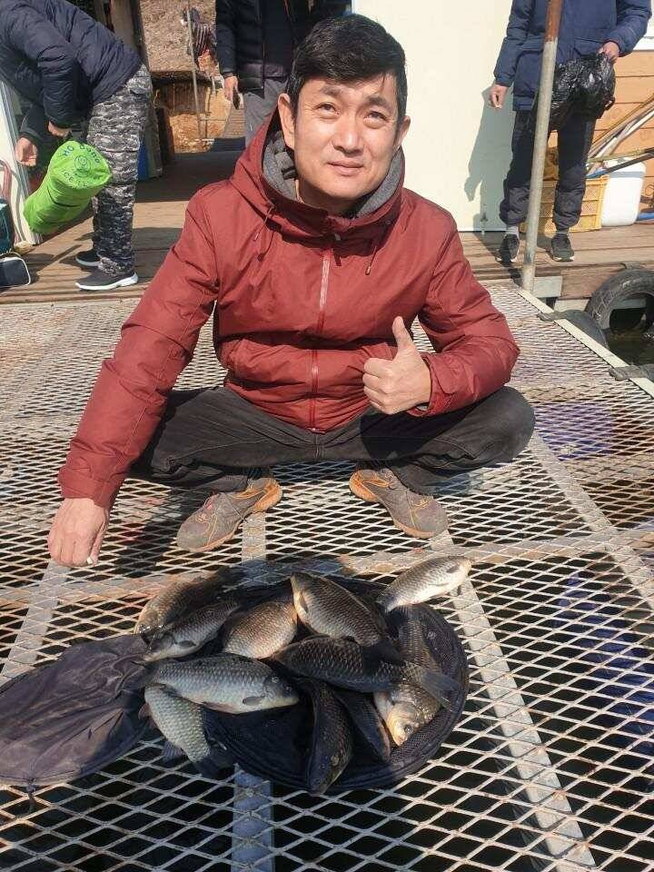 고삼지 양촌좌대 상류권 4짜붕어 난리났습니다 (유료터정보 - 유료터점주조황)