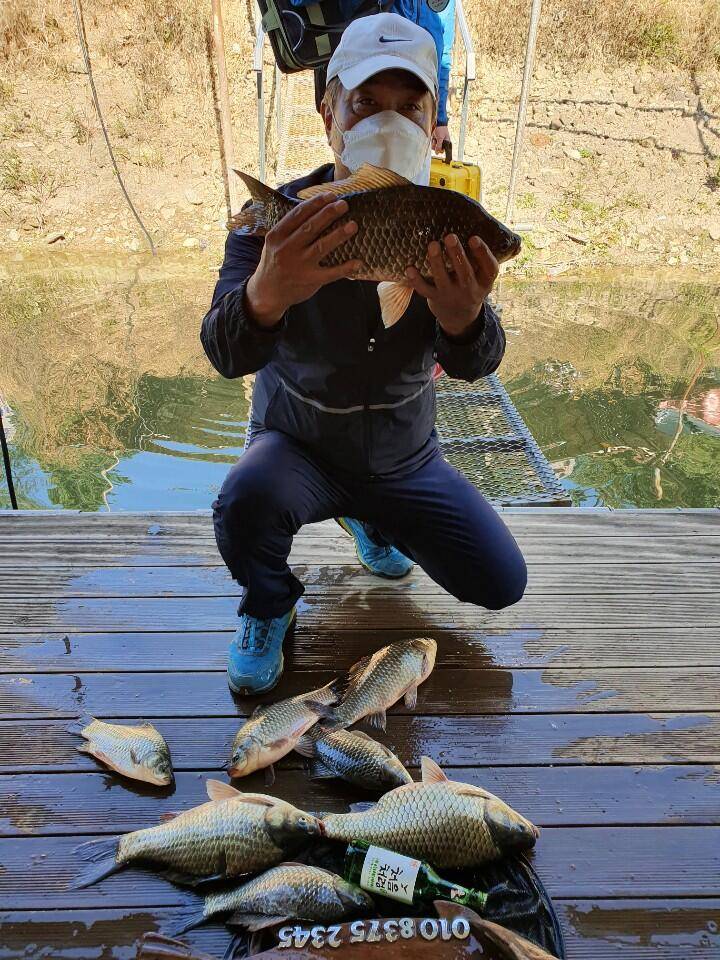 고삼지 상류권 사짜붕어 활발한 조황 (유료터정보 - 유료터점주조황)