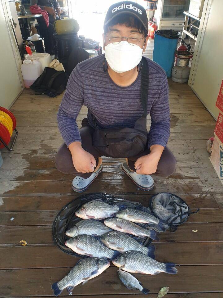 고삼지 상류권 사짜붕어 활발한 조황 (유료터정보 - 유료터점주조황)