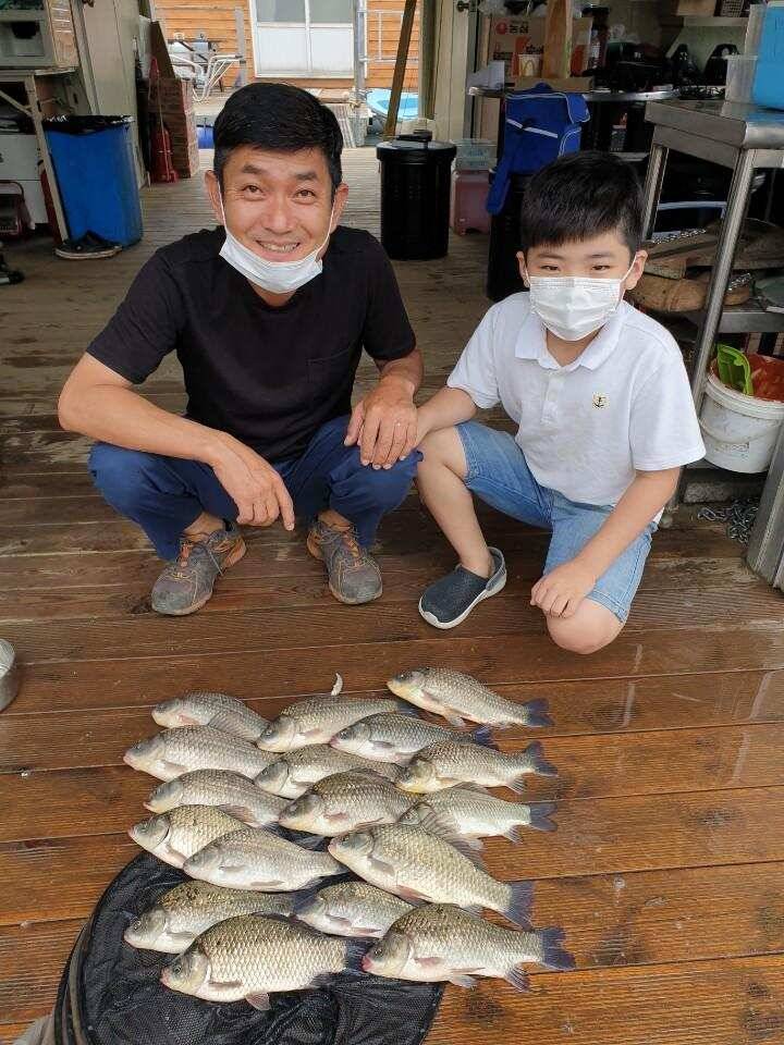 고삼지 양촌좌대포인트 양어장 수준입니다 (유료터정보 - 유료터점주조황)
