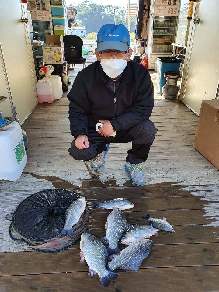 고삼저수지 상류권 평타 조황중 (유료터정보 - 유료터점주조황)